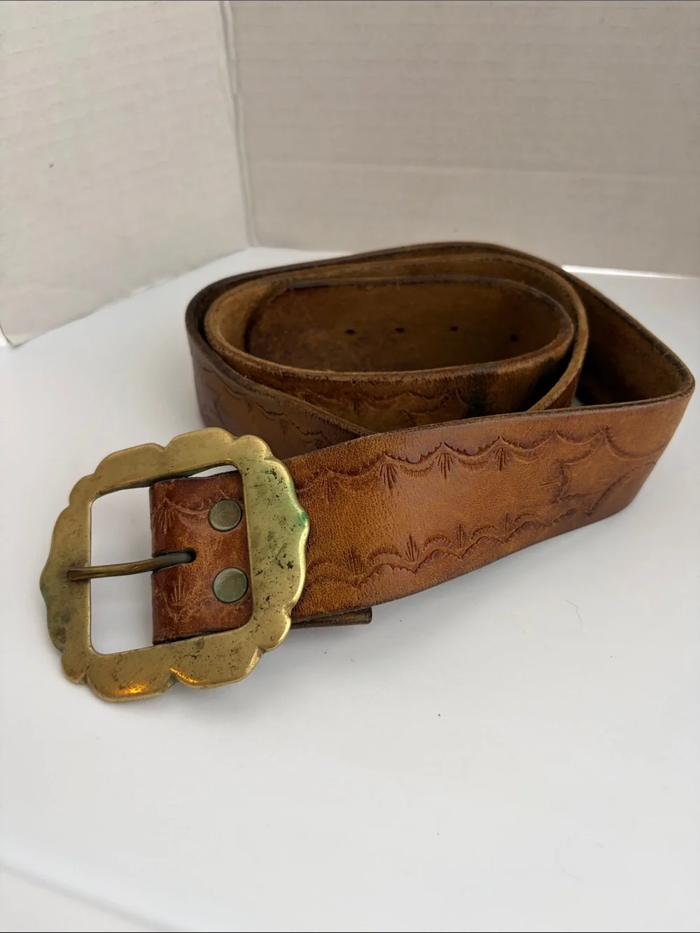 Women’s worn Brown Leather Western Belt with Scalloped Brass Buckle 33” -38”